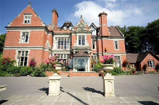 Coed-Y-Mwstwr Hotel